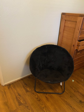 Lounge chair - Private furnished room. Shared bathroom. Female only. Shared house.