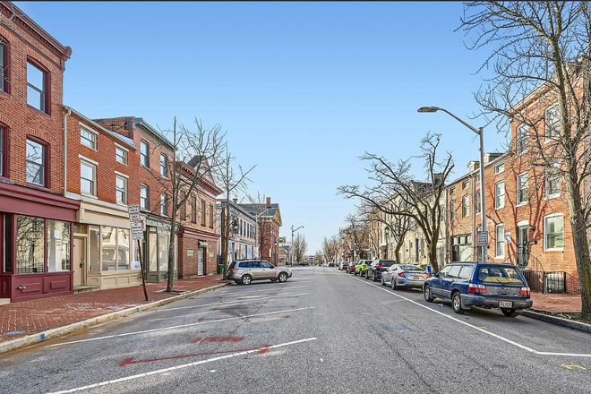 outside street view - beatiful bedroom for rent, private toilet, shared kitchen and den House