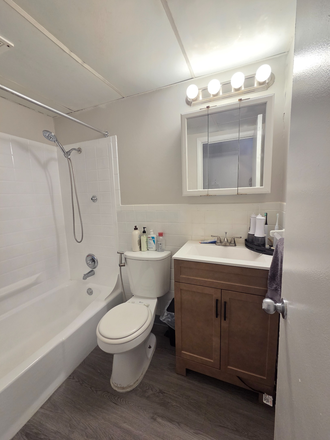 Bathroom - 2bed/1bath Cliffside apartment