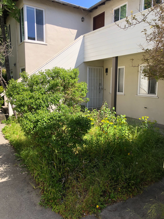 Unit on top right - 1 BR APT, WITH GARAGE, 1 BLOCK FROM UCB