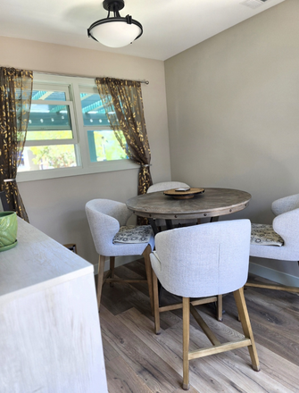 Dining area - Quiet ADU, walk to Chapman Apartments