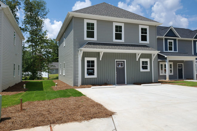 Outside street view - Charlton Farms Luxury Student Homes