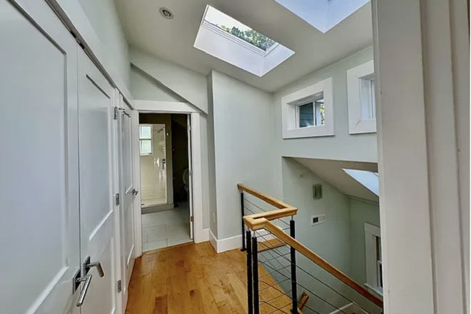 third floor skylight - Light-Filled Modern Townhouse near MIT, Harvard, BU