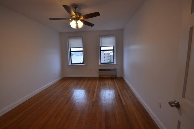 Bedroom - 2 Bed Apartment! Available 9/1/25! *CONTACT NOAH 603-470-8181*