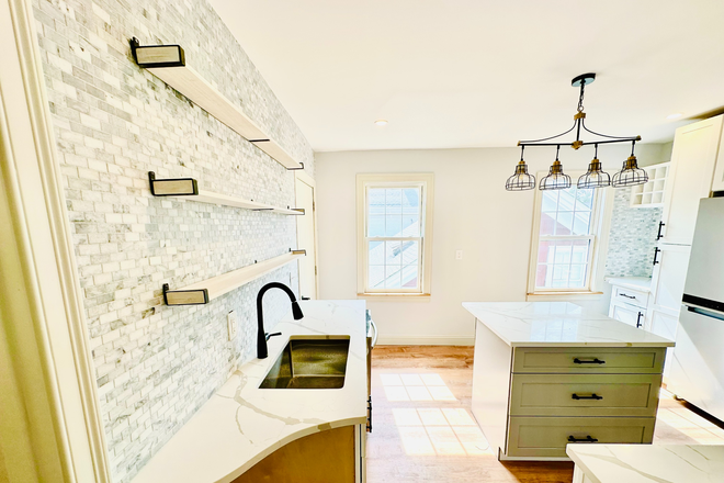 Kitchen - Newly Remodeled 2 Bedroom Near Ives + Wickenden St Townhome