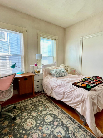 Bedroom (Queen Sized Bed) - Summer Sublet Available! Apartments