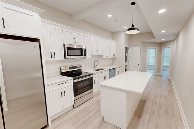 Call NOW for showings! 617-236-8600 - TREMONT ST - *NO FEE* LUXE 4BR NEWLY RENOVATED IN THEATER DIST FOR *9/1/2026* W/ 2 BATH, W/D IN UNIT Apartments