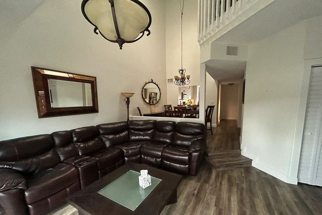 Living Room - Comfy townhouse close to NSU campus