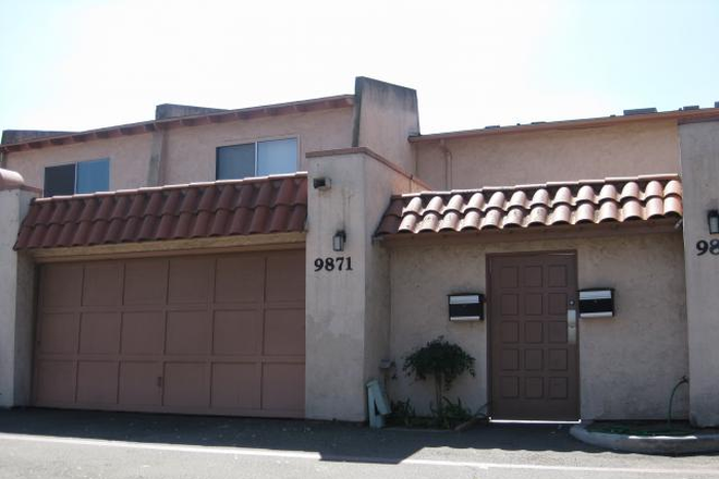 Front - 3 Bedroom / 2.5 Bath Townhouse next to UCSD, Campus Loop, SuperLoop Buses