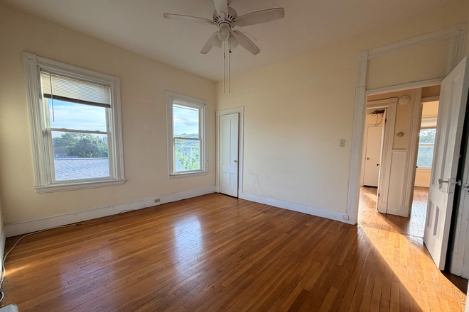 Sunny Living Room - Large & Sunny 2BR Avail Sept 1st , HEAT INCL - Inman/Central/Kendall Sq Apartments
