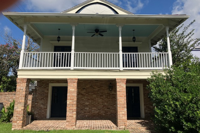 upstairs and downstairs porch - Newly Renovated Property Close to Campus