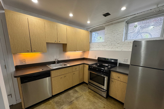 . - Modern 2 bed/2 bath with HEAT/HOT WATER included - avail NOW!!!