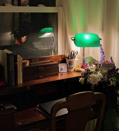 My desk - Apartment summer sublet close to Harvard College campus!