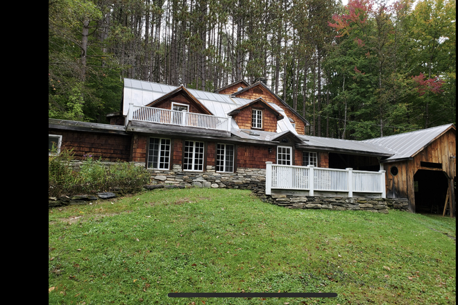 Exterior - 2 Rooms, loft, private bath and entry on 140 acre oasis - sauna, trails, ponds, animals