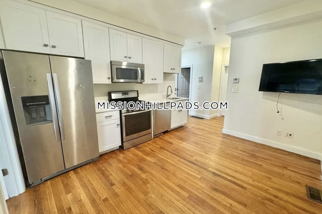 Kitchen/Living Room - Apartment Next to Green Line (Mission Park)