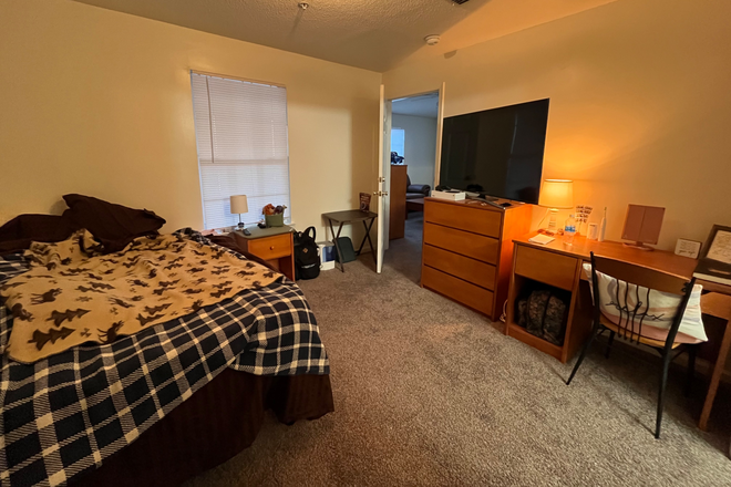 Bedroom - University Highlands Apartments, Room Listing