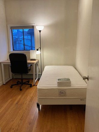 Bedroom - Comfortable sunny room next to MIT, Kendall