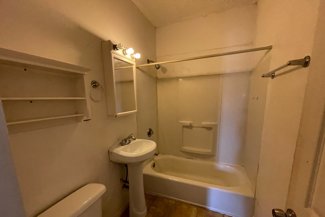 Bath - 2 bed 1 bath No Brokers Fee!!!! Apartments