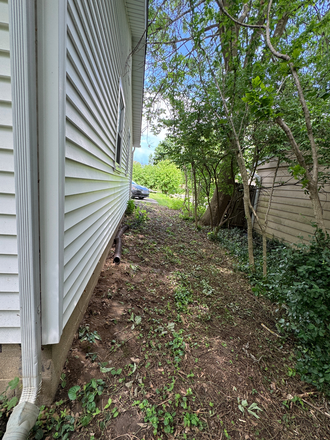 Side of house - 3 Bedroom/2 Bathroom house with 2 CAR GARAGE