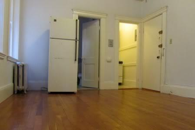 Bedroom-LIVINGROOM - WESTLAND AVE STUDIO MOVE IN JANUARY 1,2026 CLOSE TO NU AND BERKLEE Apartments