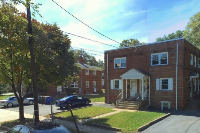 exterior - 650$ RENT | 3BD/1BA/Kitchen basement level unit for SPRING 2026 Townhome