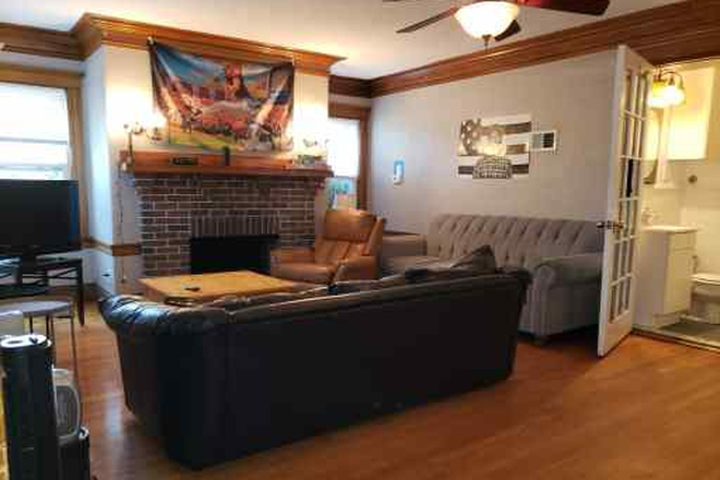 Living space - Private Room Sublet – 5 Min Walk to Boston College House