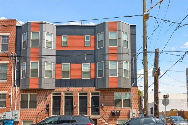 exterior - 3BD/3BA WITH PRIVATE YARD & WALK TO UNIVERSITIES!!! Condo
