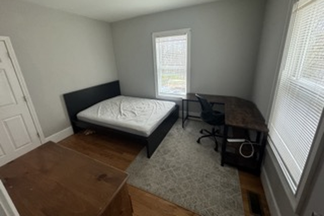 Bedroom - Furniture all included - Huge and Cheap Bedroom on Mission Hill open for the Summer Townhome