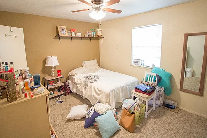 Bedroom - House near Campus