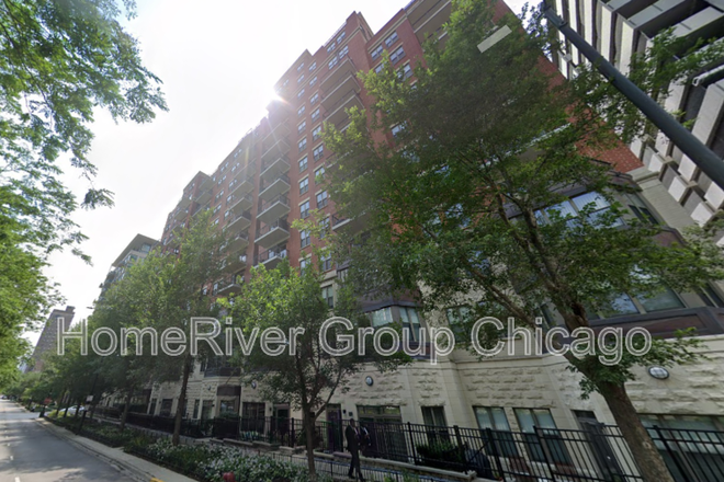 Outside - Southloop condo: 1 Br + den/1.5 bath/parking included