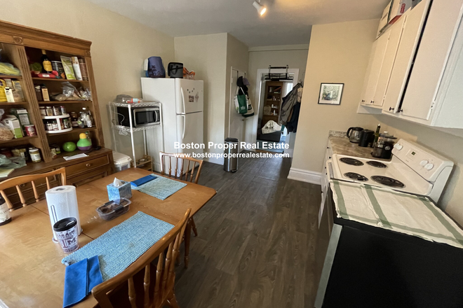 A - BIG TOP FLOOR 2 BED WITH LIVINGROOM, BIG ENOUGH FOR 4 PEOPLE *NO FEE Apartments