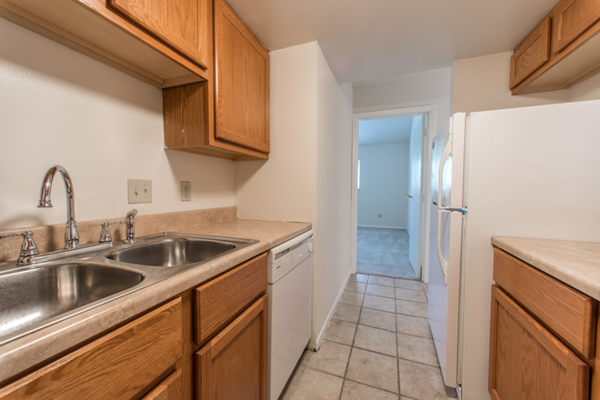 Kitchen - The Oaks Apartments