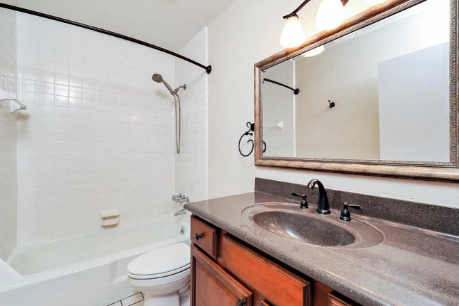 bathroom - The Oaks House, close to campus