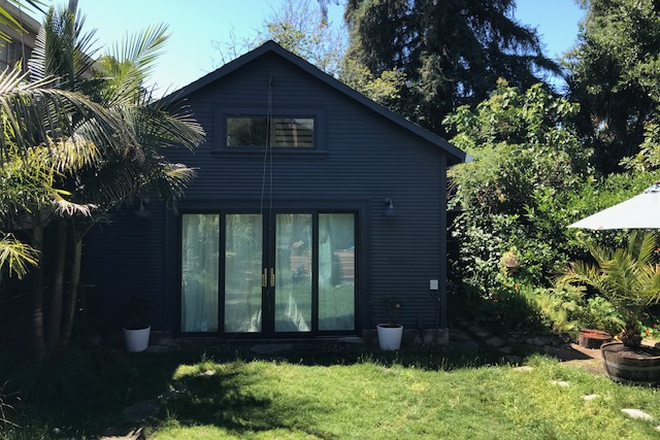 the cottage! - New Garden Studio Loft (green, architect designed)