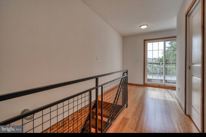 Hallway - Private Room in 3B3B House Available for Summer