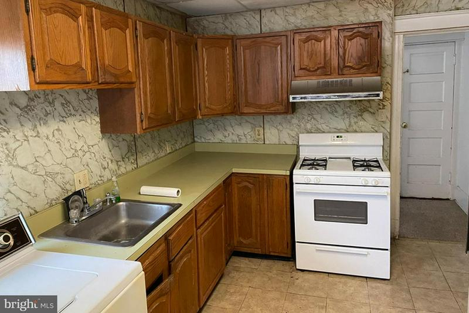 Kitchen - Recently Renovated 3 Bedroom House-share in Columbia Heights Area - 5 minute walk to Howard