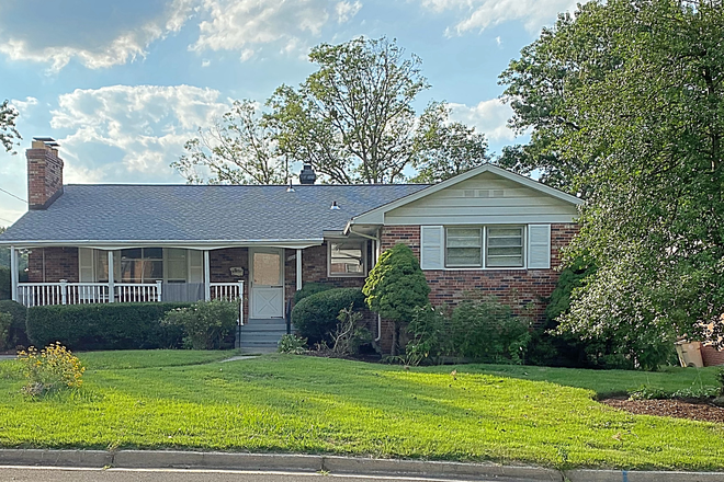 Street View - 5BR/3FB House: Tons of Room/Close to Campus!