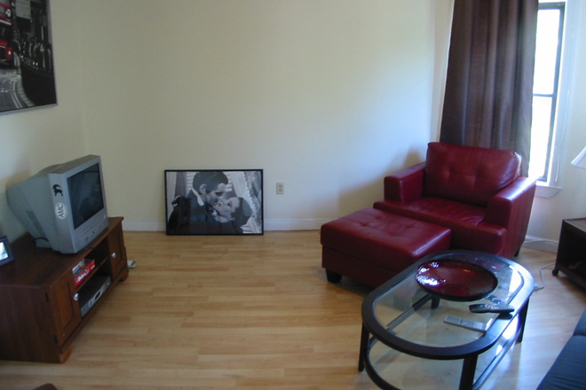 2 - Spacious 4 bed, 2 bath steps to the Porter T Condo