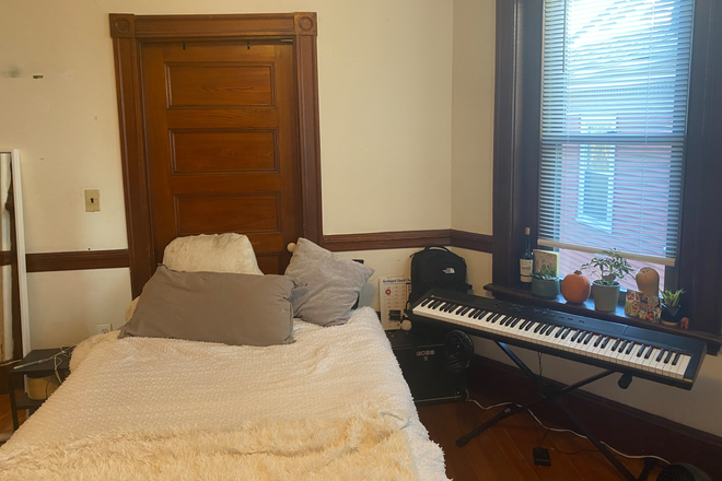 174 Saint Alphonsus St - No fee - 4 Beds 2 Baths - Sept 1 Apartments