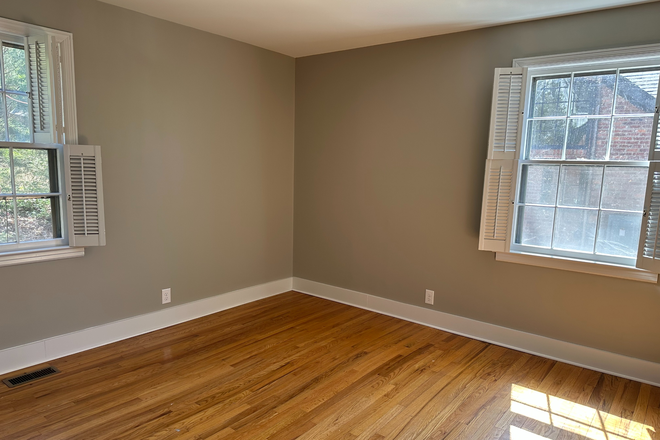 Bedroom 1 - 3 BR, just updated, ideal location, walkable to campus and hospital! House