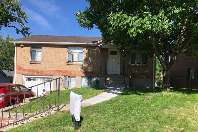 Front of Home - 4 Bedroom / 2 Bath 3 short blocks to Regis House