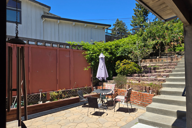 Shared Patio - Quiet Refuge in the Hills