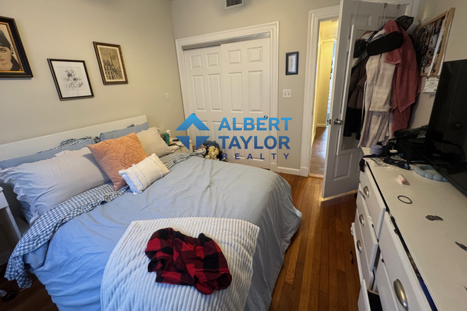 Bedroom #3 - Renovated 3 Bed 1.5 Bath in Cleveland Circle!!