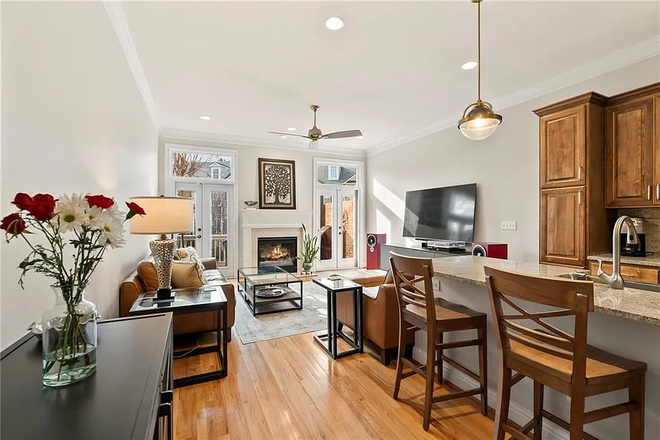 Main Room - Gated Community - Providence Place Condominiums - Minutes from Emory and GSU