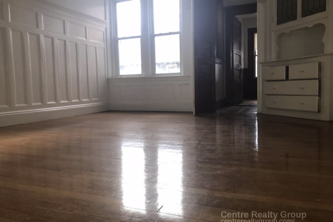 Living Room - Spacious 3 Bedroom/1 Bathroom Apartments Unit in Jamaica Plain