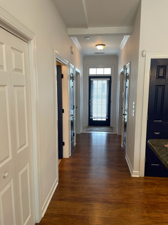 Hallway from front door - Roommate Wanted - Carleton Place Condo