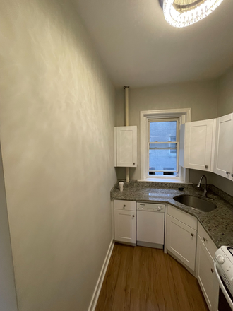 . - 4 Bedroom, 2 Bathroom Apartment with HEAT & HOT WATER INCLUDED