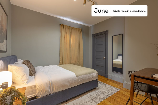  - Private bedroom in 4 bed/1 bath Home