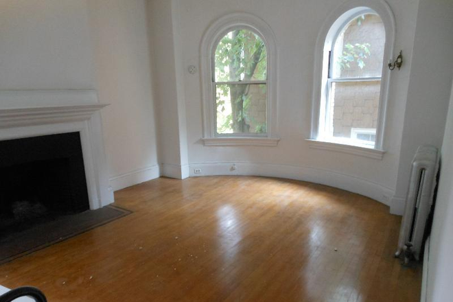 livingroom - HARVARD SQ 1 BED HARVARD ST READY FOR IMMEDIATE MOVE IN **NO FEE***