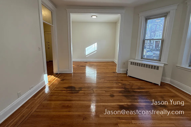 Bedroom - Summer Sublet in Fenway Apartments